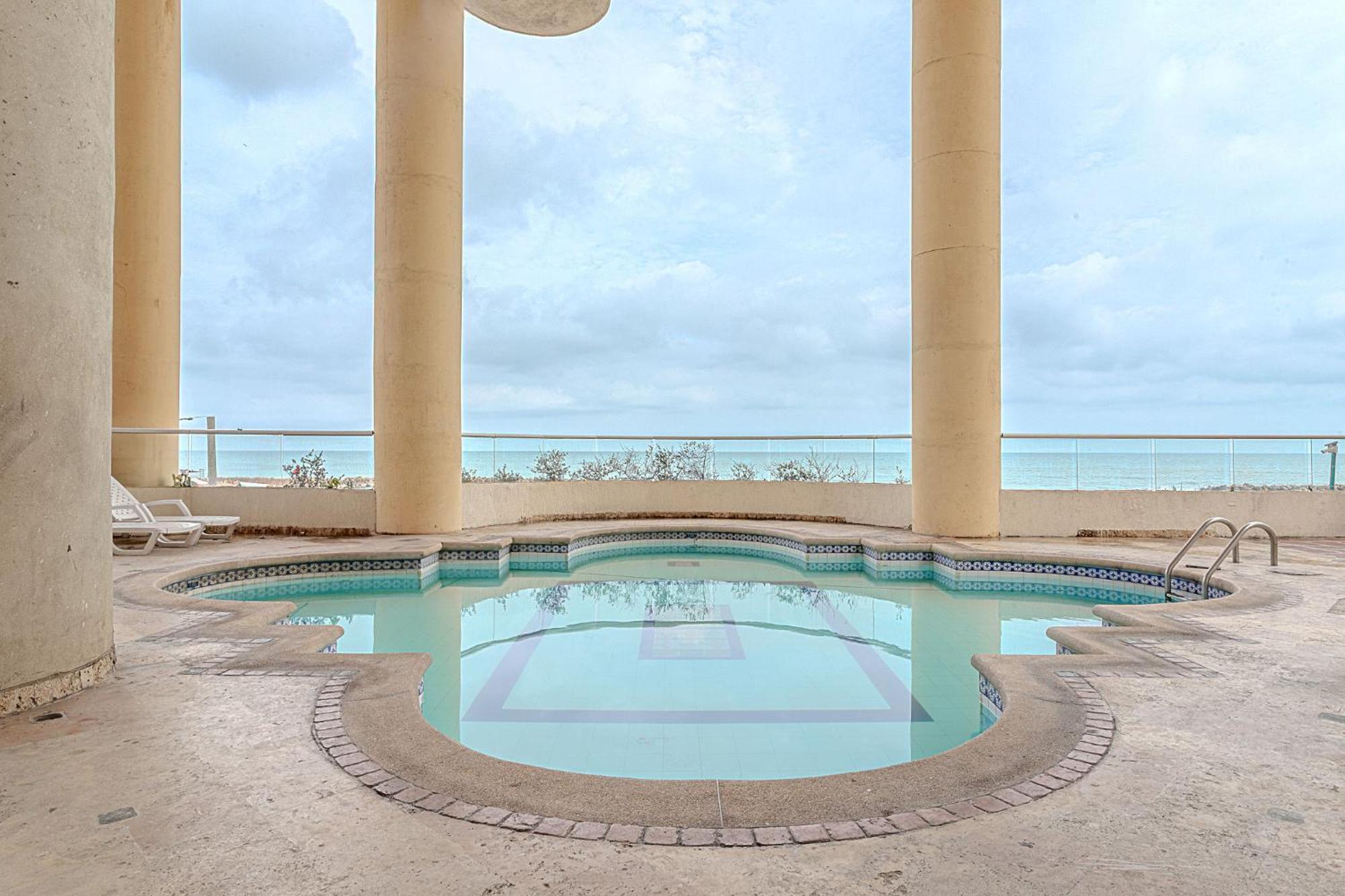 Beachfront Bliss - Luxury With Breathtaking Views *
